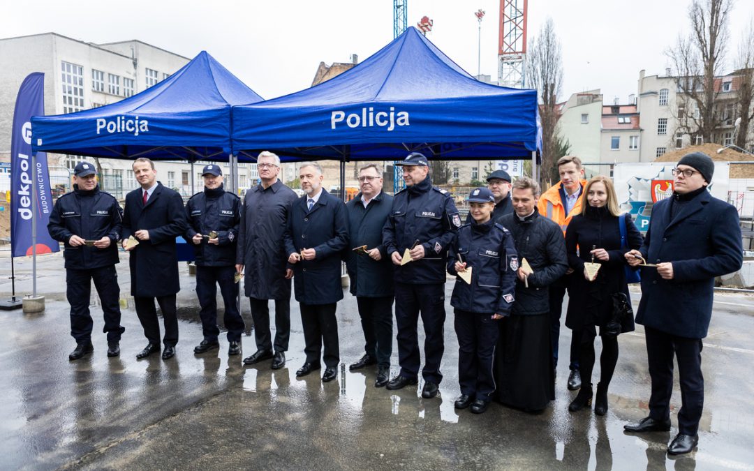 Uroczyste wmurowanie aktu erekcyjnego pod budowę siedziby Laboratorium Kryminalistycznego KWP W Poznaniu